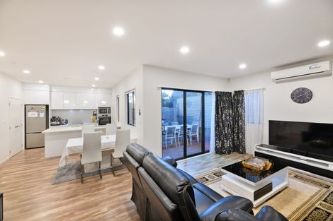 Photo of property in 17d Crosby Road, West Harbour, Auckland, 0618