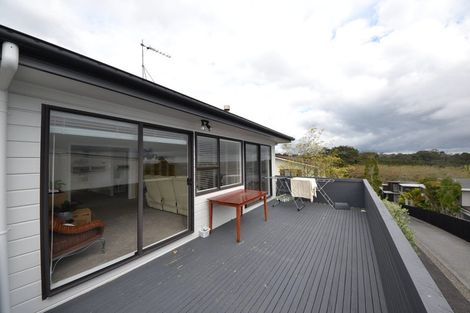 Photo of property in 2/42 Aberdeen Road, Campbells Bay, Auckland, 0620