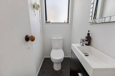 Photo of property in 437a Point Chevalier Road, Point Chevalier, Auckland, 1022