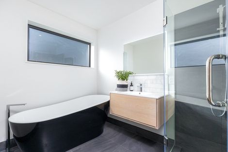 Photo of property in 24 Whitby Road, Britannia Heights, Nelson, 7010