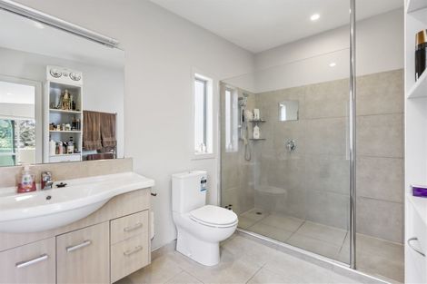Photo of property in 10 Treetops Way, Bayview, Auckland, 0629