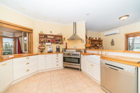 Photo of property in 10 Awatea Terrace, Hokowhitu, Palmerston North, 4410