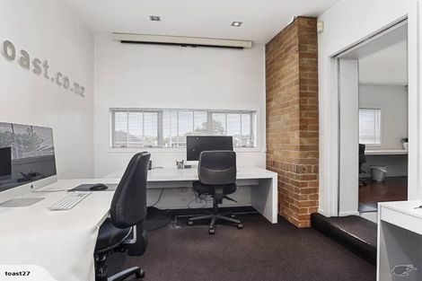 Photo of property in 2/27 Taharoto Road, Takapuna, Auckland, 0622