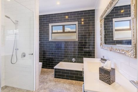 Photo of property in 11 Taradale Road, Marewa, Napier, 4110