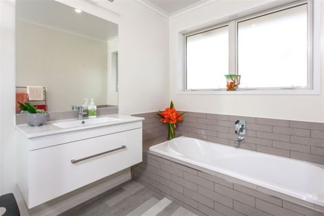 Photo of property in 80 Golden Shore Place, Coromandel, 3506