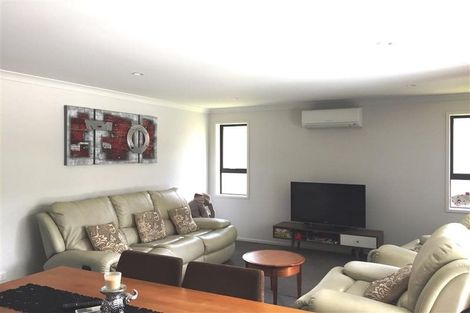 Photo of property in 8 Parkgrove Crescent, Pokeno, 2402