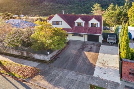 Photo of property in 93 Gemstone Drive, Birchville, Upper Hutt, 5018