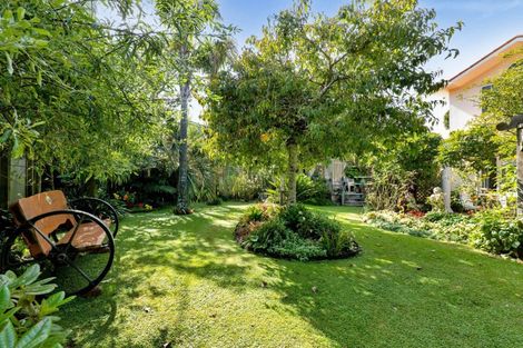 Photo of property in 30 Messenger Terrace, Oakura, 4314