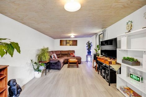 Photo of property in 6 Moana Crescent, Blagdon, New Plymouth, 4310