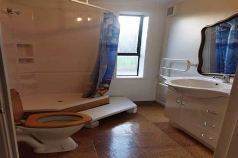 Photo of property in 1 Kallista Place, Browns Bay, Auckland, 0630