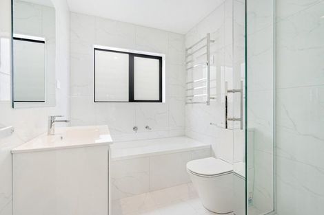 Photo of property in 43d Fitzherbert Avenue, West Harbour, Auckland, 0618