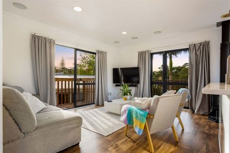 Photo of property in 5 Lowell Place, Massey, Auckland, 0614