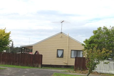 Photo of property in 15 Granville Drive, Massey, Auckland, 0614