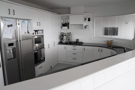 Photo of property in 1/2 Ocean View Road, Milford, Auckland, 0620