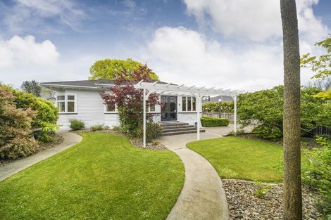 Photo of property in 16 Manapouri Crescent, Hokowhitu, Palmerston North, 4410