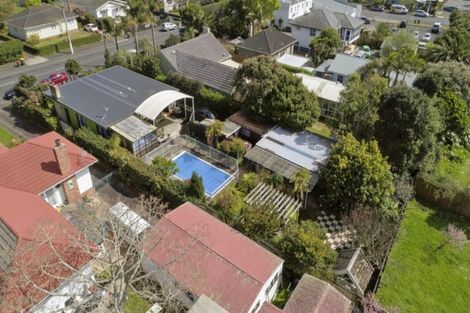 Photo of property in 51 Coronation Road, Mangere Bridge, Auckland, 2022