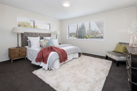 Photo of property in 2/28 Prince Regent Drive, Half Moon Bay, Auckland, 2012
