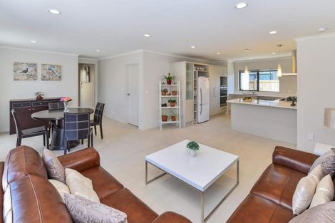 Photo of property in 9 Kirkaldy Street, Wattle Downs, Auckland, 2103