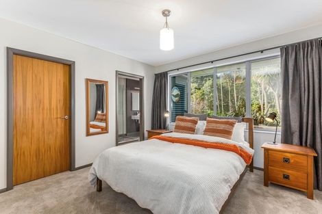 Photo of property in 21 Paekakariki Hill Road, Pauatahanui, Porirua, 5381