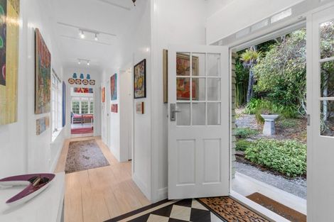 Photo of property in 319 Huia Road, Titirangi, Auckland, 0604