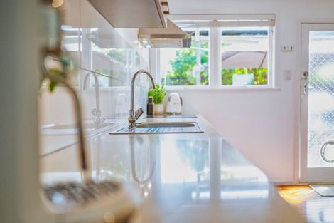 Photo of property in 2/77 Alexander Street, Cockle Bay, Auckland, 2014