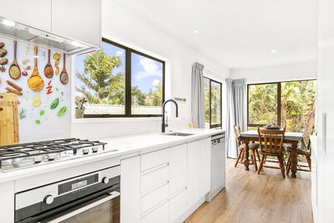 Photo of property in 22 Deverell Place, Northcross, Auckland, 0632