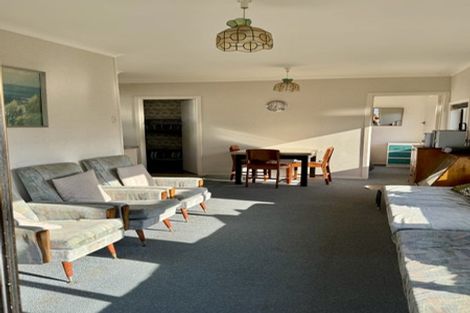 Photo of property in 76 Sixth Avenue, Urenui, 4377