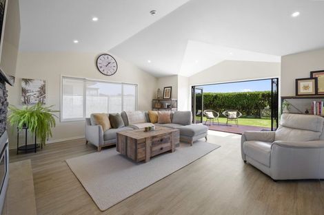 Photo of property in 9 Sampson Avenue, Waiwhakaiho, New Plymouth, 4312