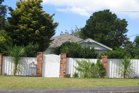 Photo of property in 33 Verran Road, Birkenhead, Auckland, 0626