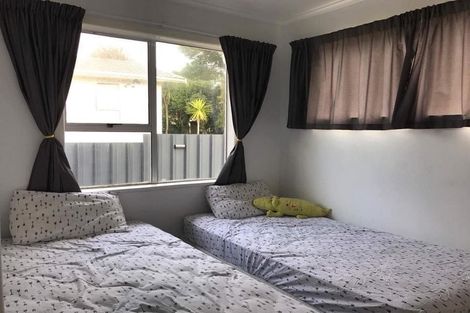 Photo of property in 10 Mirovale Place, Totara Vale, Auckland, 0629