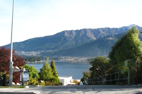 Photo of property in 17 Balmoral Drive, Kelvin Heights, Queenstown, 9300
