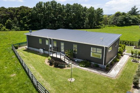 Photo of property in 567 Lethbridge Road, Halcombe, 4775