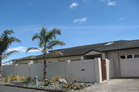 Photo of property in 22 Crispe Road, Clarks Beach, 2122