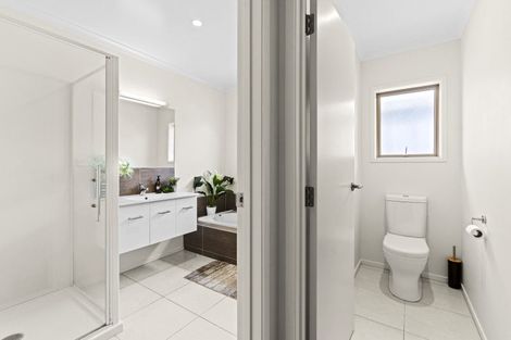 Photo of property in 3a Honeyfield Drive, Whalers Gate, New Plymouth, 4310