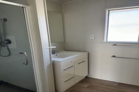 Photo of property in 62 Edgewater Drive, Pakuranga, Auckland, 2010