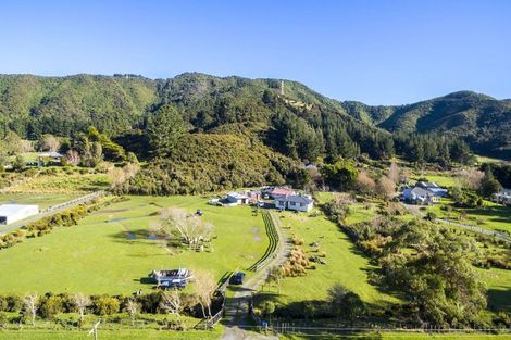 Photo of property in 147 Upper Fitzherbert Road, Wainuiomata, 5373