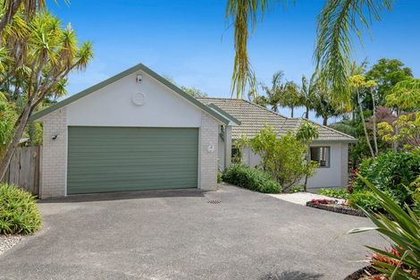 Photo of property in 10 Jacanas Place, Unsworth Heights, Auckland, 0632