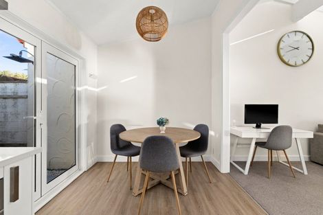 Photo of property in 24 Charles Street, Westshore, Napier, 4110