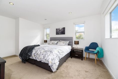 Photo of property in 6b Cronin Place, Beach Haven, Auckland, 0626