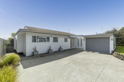 Photo of property in 8 Downsview Road, Pakuranga Heights, Auckland, 2010