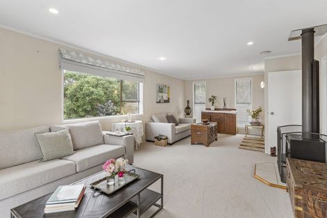 Photo of property in 6 Valdese Rise, Browns Bay, Auckland, 0630