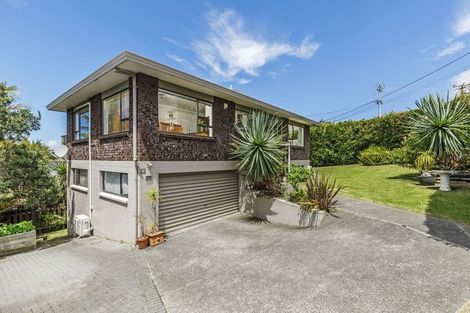 Photo of property in 1/15 Deep Creek Road, Waiake, Auckland, 0630
