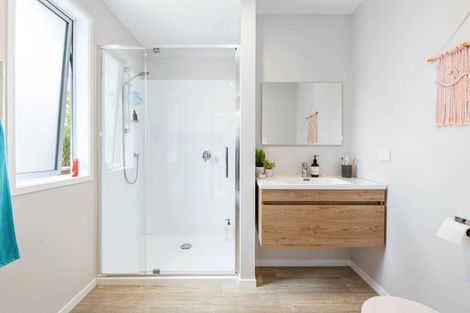 Photo of property in 58 Brian Crescent, Stanmore Bay, Whangaparaoa, 0932