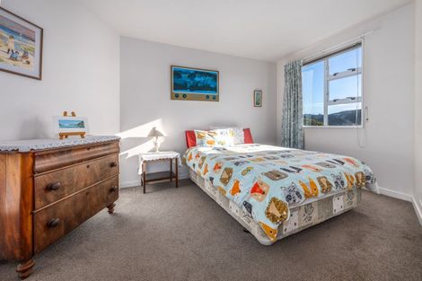 Photo of property in 32 Paremata Crescent, Paremata, Porirua, 5024