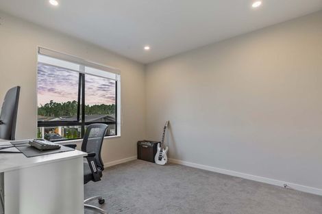Photo of property in 24 Lumbarda Drive, Kumeu, 0810