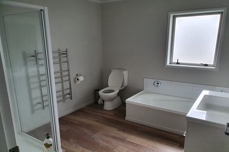 Photo of property in 73 Riverstone Drive, Riverstone Terraces, Upper Hutt, 5018