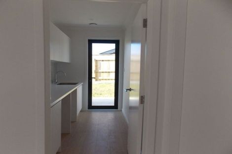 Photo of property in 18 Sardinia Grove, Fitzherbert, Palmerston North, 4410