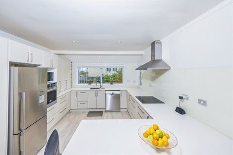 Photo of property in 9 Whiting Grove, West Harbour, Auckland, 0618