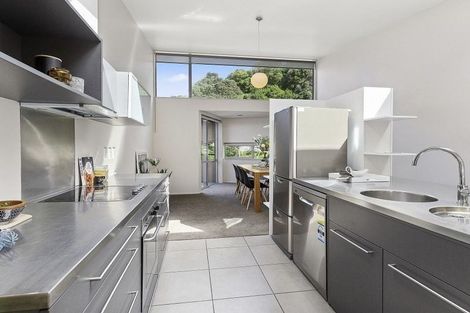 Photo of property in 2/2 Onslow Road, Khandallah, Wellington, 6035