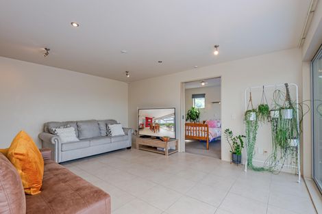 Photo of property in 47 Ruapehu Drive, Fitzherbert, Palmerston North, 4410